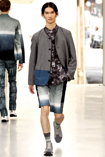 Look 19